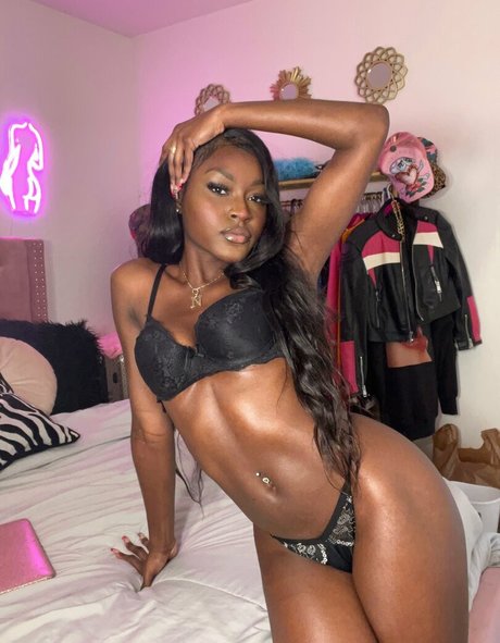 lingerie milf uniquementfans adulte érotique image