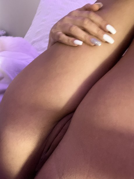 Lily Adrianne étoile nue galeries