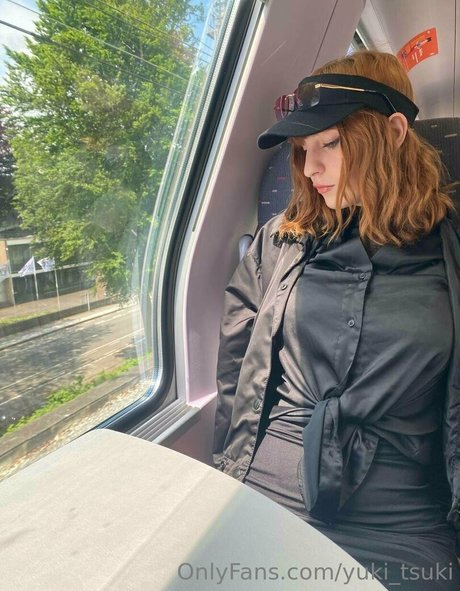 yuki tsuki nus de stars du porno images