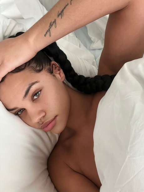 Bralynne Hughes actrice artistique galeries