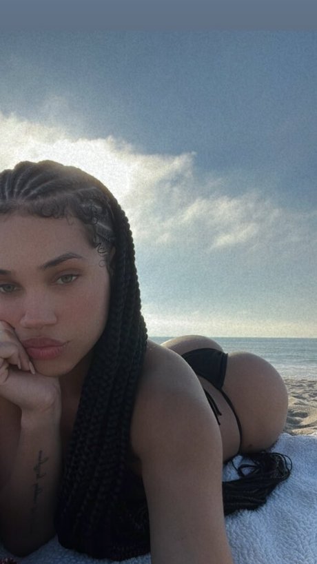 Bralynne Hughes modèle joli photo