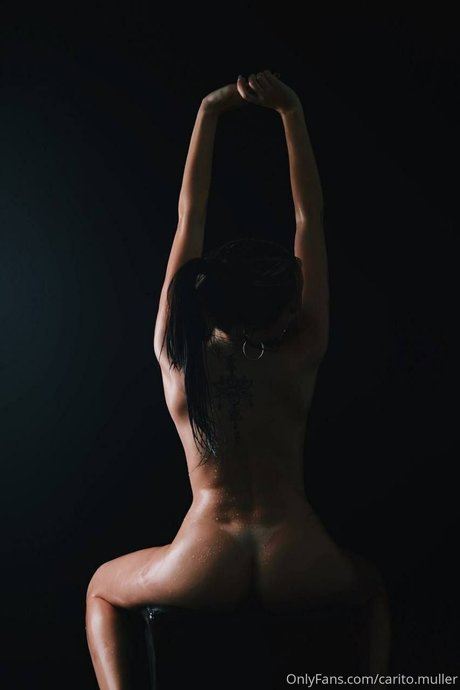 milf aux cheveux noirs onlyfans belle érotique galeries