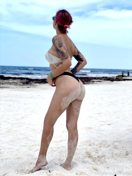 Arryn Zech actrice chaude galerie