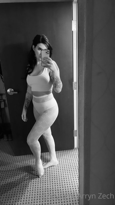 Arryn Zech actrice libre photo