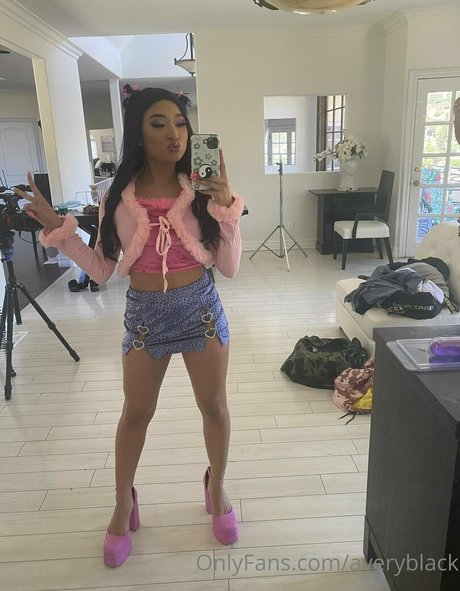 Avery black actrice de nus des photos