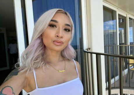 Avery black modèle érotique img