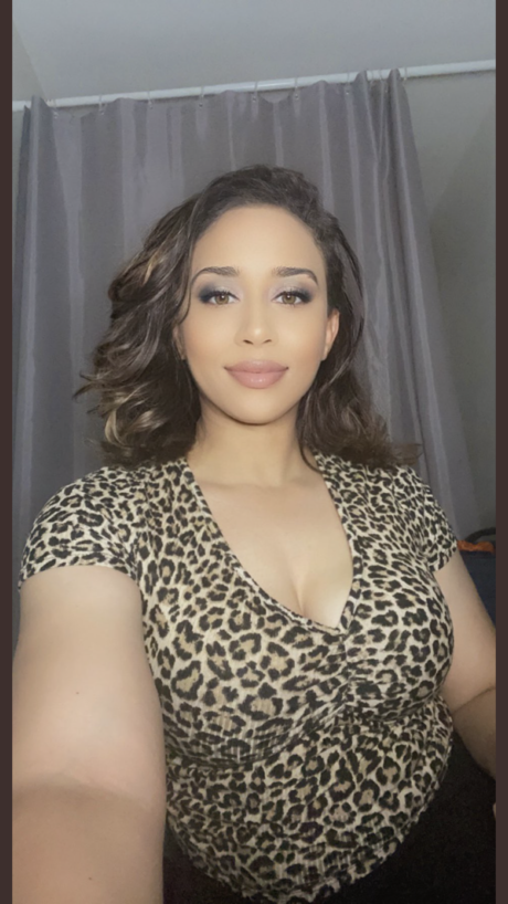 mamie milf onlyfans nu en haute qualité images