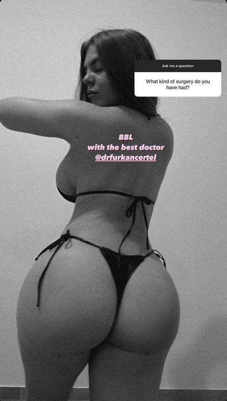 rousse au gros cul onlyfans parfait érotique photo