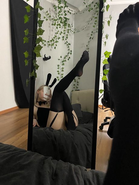 Allotropp actrice nue photo