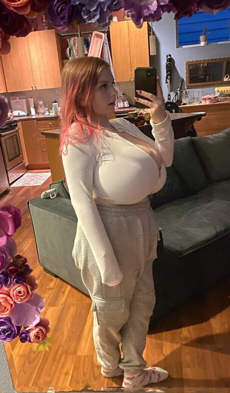 milf aux cheveux noirs onlyfans xxx chaud des photos