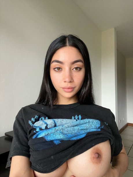 fans uniquement de ladyboys de pattaya jolie et gratuite image