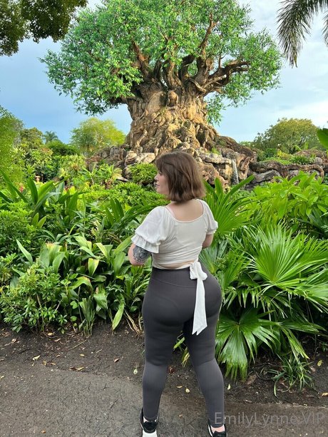 pom-pom girl nue onlyfans plutôt sexy images