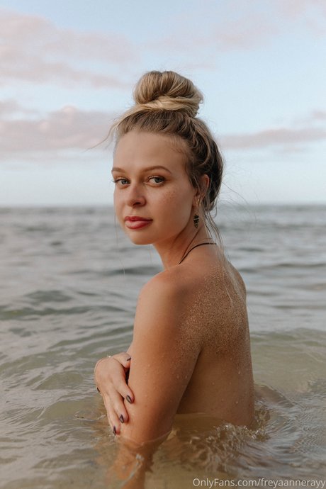 Rachel Anne Rayy modèle érotique galeries