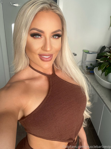 Muscle Barbie_ actrice libre des photos