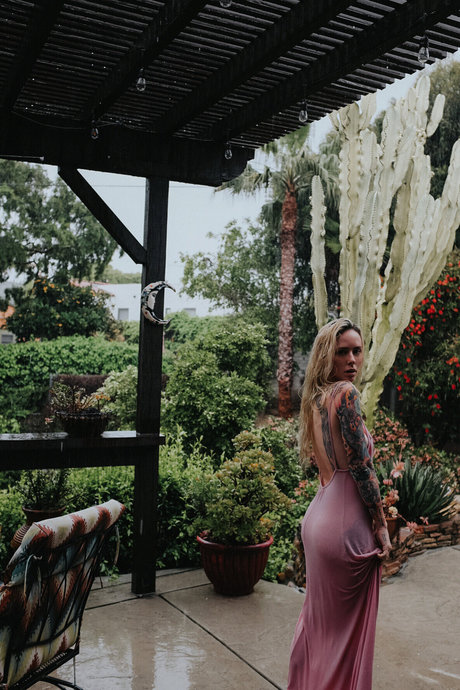 tatouages ​​blonds onlyfans libre nu img