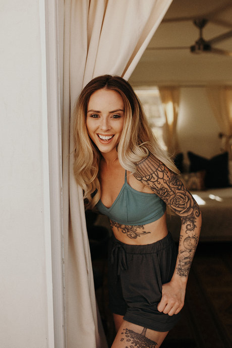 infirmière brune onlyfans exclusif img