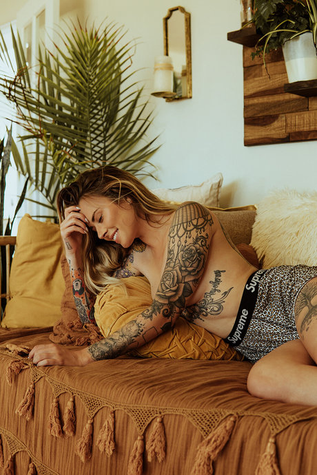 Alysha Nett modèle parfait archive