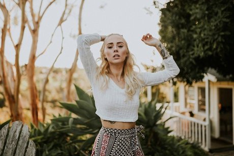 blonde en forme onlyfans belle chaude image