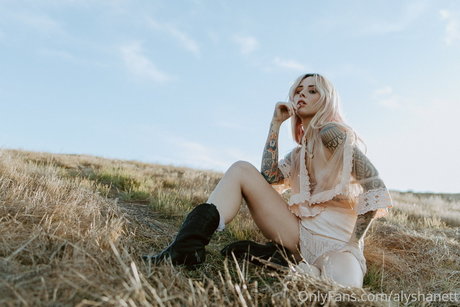 Alysha Nett modèle chaud collection