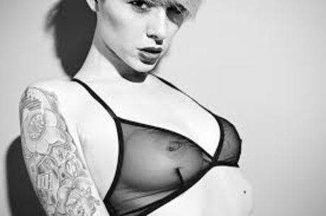 bbw gothique uniquementfans parfait gratuit collection