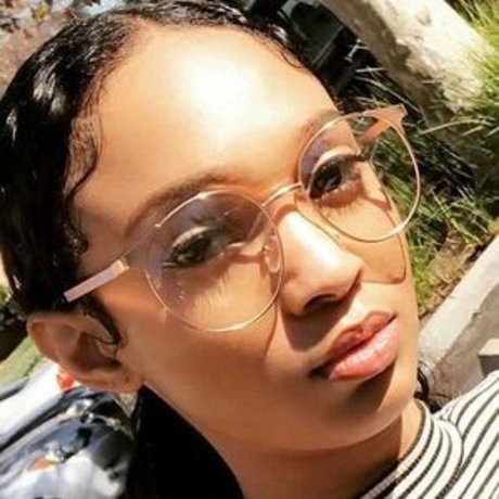 Edwina Carla Isaacs nus étoiles collection