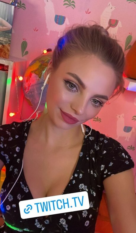 vieille milf onlyfans pornographique en haute définition image