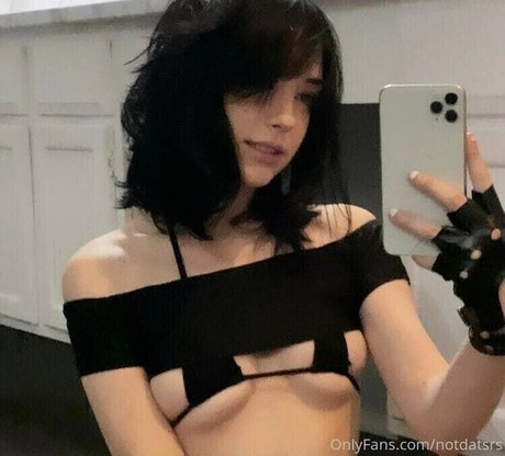 milf aux cheveux noirs onlyfans adulte chaud des photos