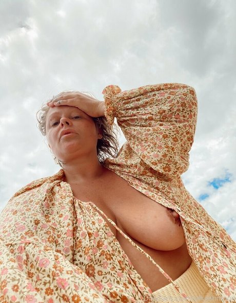 grands et plantureux onlyfans art supérieur images