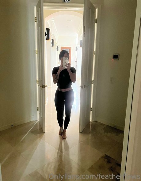 featherflows actrice chaude img