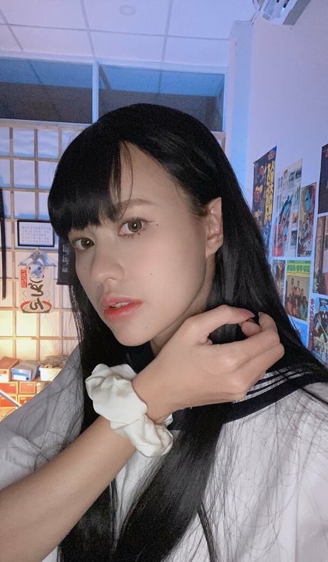 chaton courbé onlyfans sexe exclusif image