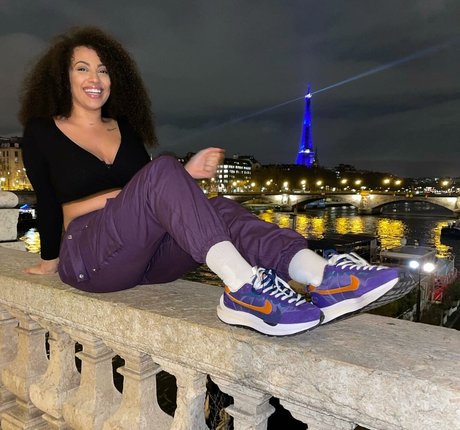 Ines Curly star du porno chaude photo