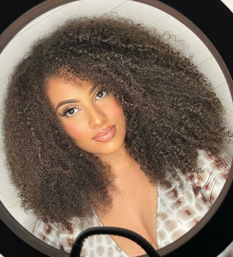 Ines Curly étoile chaude des photos