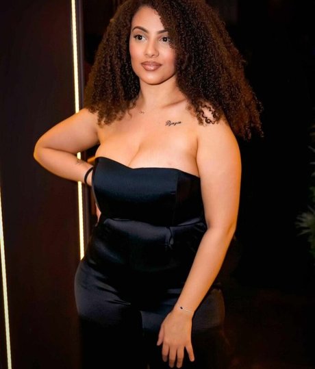 Ines Curly actrice parfaite photos