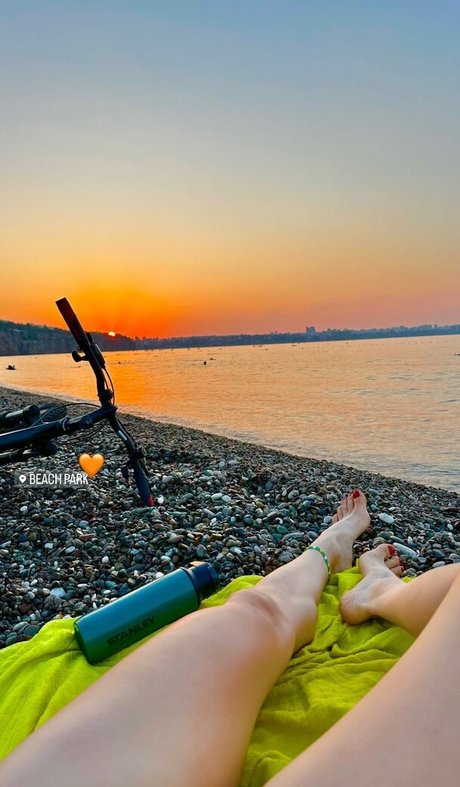 blonde au gros cul onlyfans très chaud galeries