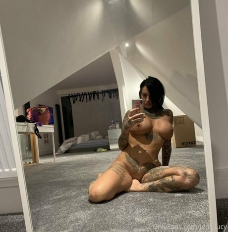 jemlucy star du porno nue des photos