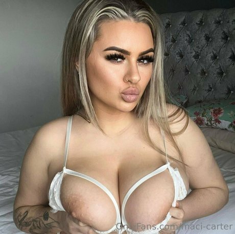 rousse aux gros seins onlyfans porno chaud des photos