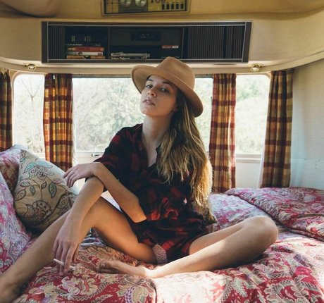 Alexis Knapp jolie actrice photo