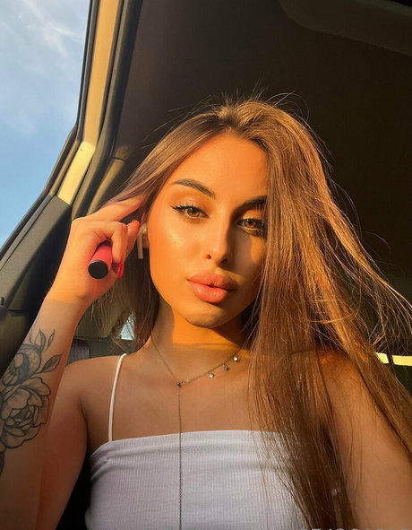 tatouages ​​blonds onlyfans exclusivité pornographique images