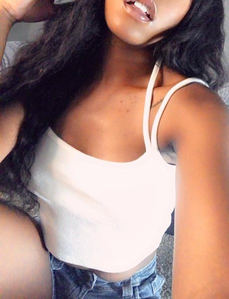 aprilraeee actrice sexy archive