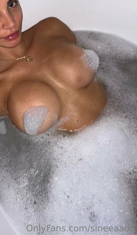 Sineeaadd modèle artistique image