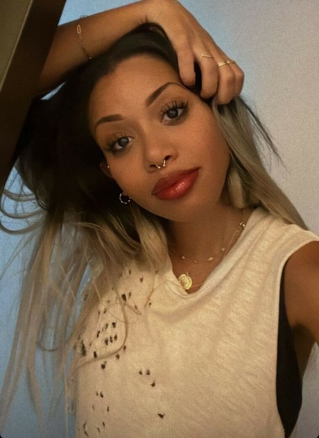 Ericka Bozeman modèle nu collection