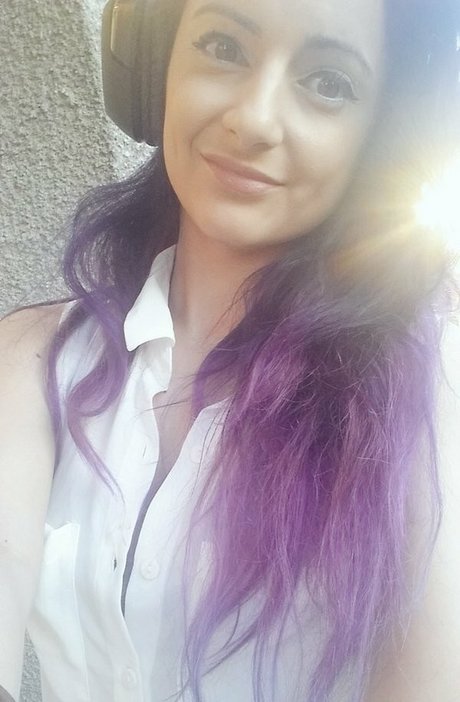 AnnieFuchsia étoile érotique photo