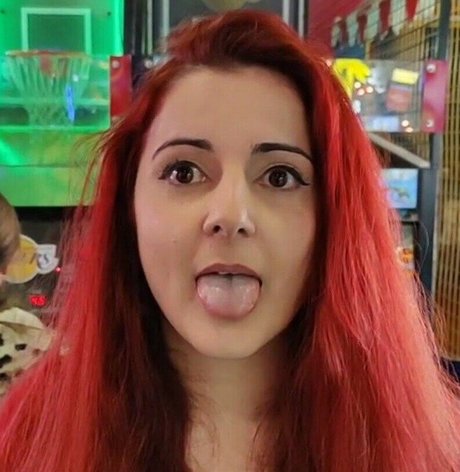 AnnieFuchsia star du porno nue des photos