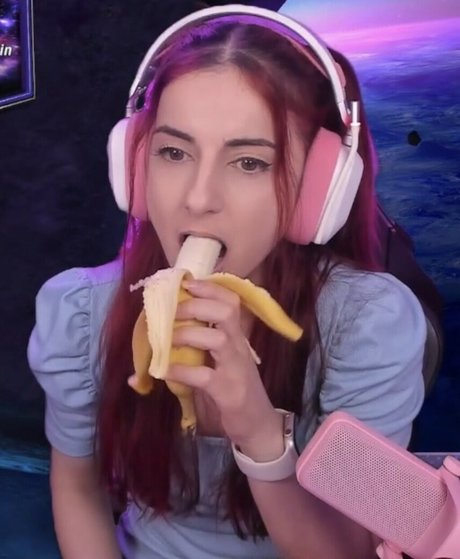 AnnieFuchsia modèle nu galeries