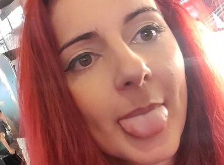 AnnieFuchsia modèle de haute qualité photos