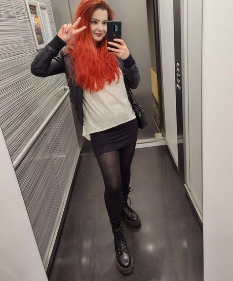 AnnieFuchsia jolie star du porno collection