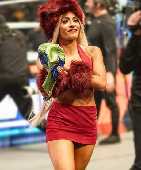 gros seins courbes onlyfans nu sympa image