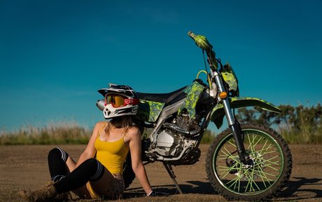 Yuliya Fox étoile érotique archive