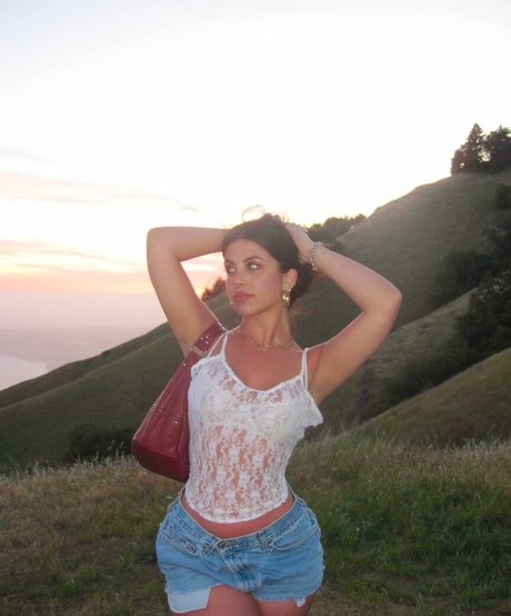 amateurs courbés onlyfans sexy jolie image