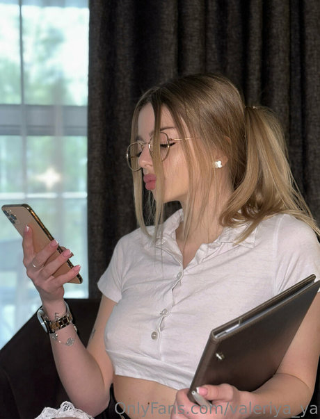 blonde au gros cul onlyfans érotique de haute qualité image